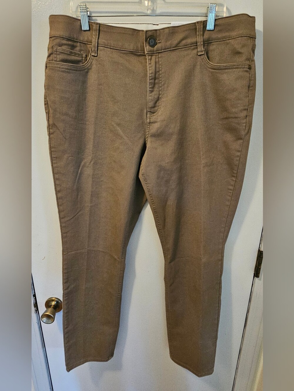 Liz Claiborne Sara Slim Leg MidRise Walnut Pants Slimming Soft Stretch SZ 16 NWT
